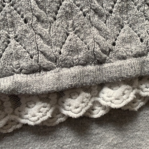3/$25 H&M Pointelle Grey Lace Trim Sweater Size 8/10 - Picture 3 of 6